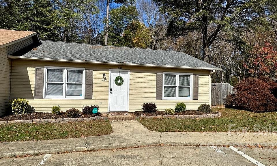 1st image of 557 Cedarvilla Dr