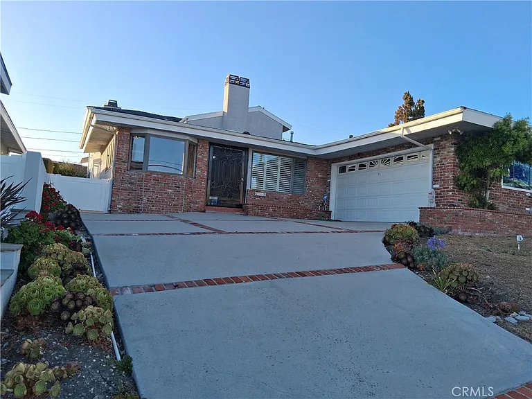 2833 Graysby Ave — Photo 1