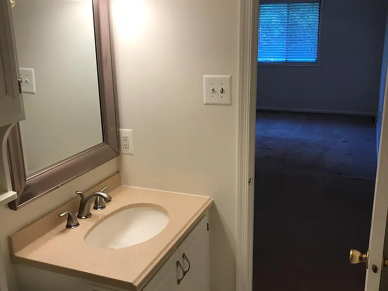 42 Bellaire Dr — Photo 9