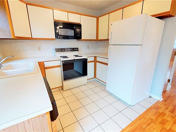 3rd image of 64 Sunflower Cir #B9-103