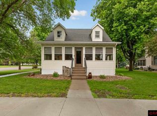 102 N 4th St, Saint Peter, MN 56082