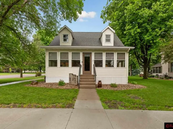 102 N 4th St, Saint Peter, MN 56082