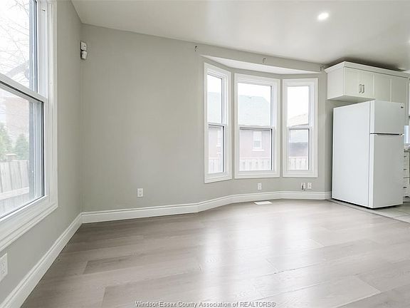 5th image of 1585 Pelissier St