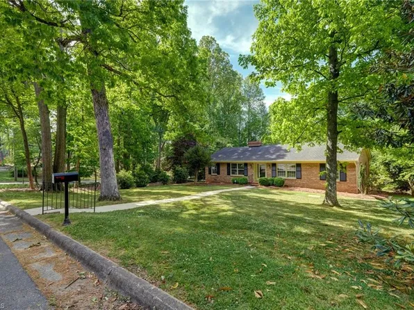 901 Country Club Dr, Reidsville, NC 27320
