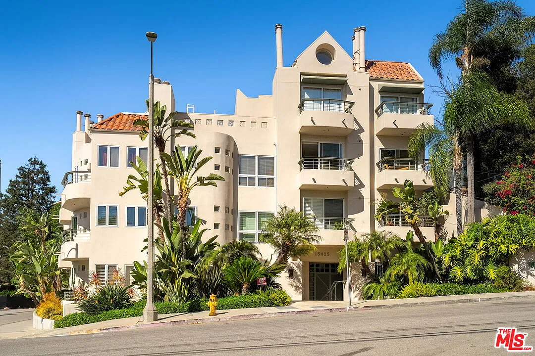 2 bed, 2.0 bath, 1200 sqft, $6,900 — Photo 1