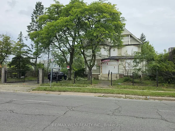 24 Burgar St, Welland, ON L3B 2S7