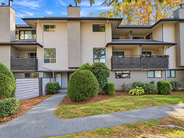 14803 Holly Park Ln, Surrey, BC V3R 6Y1