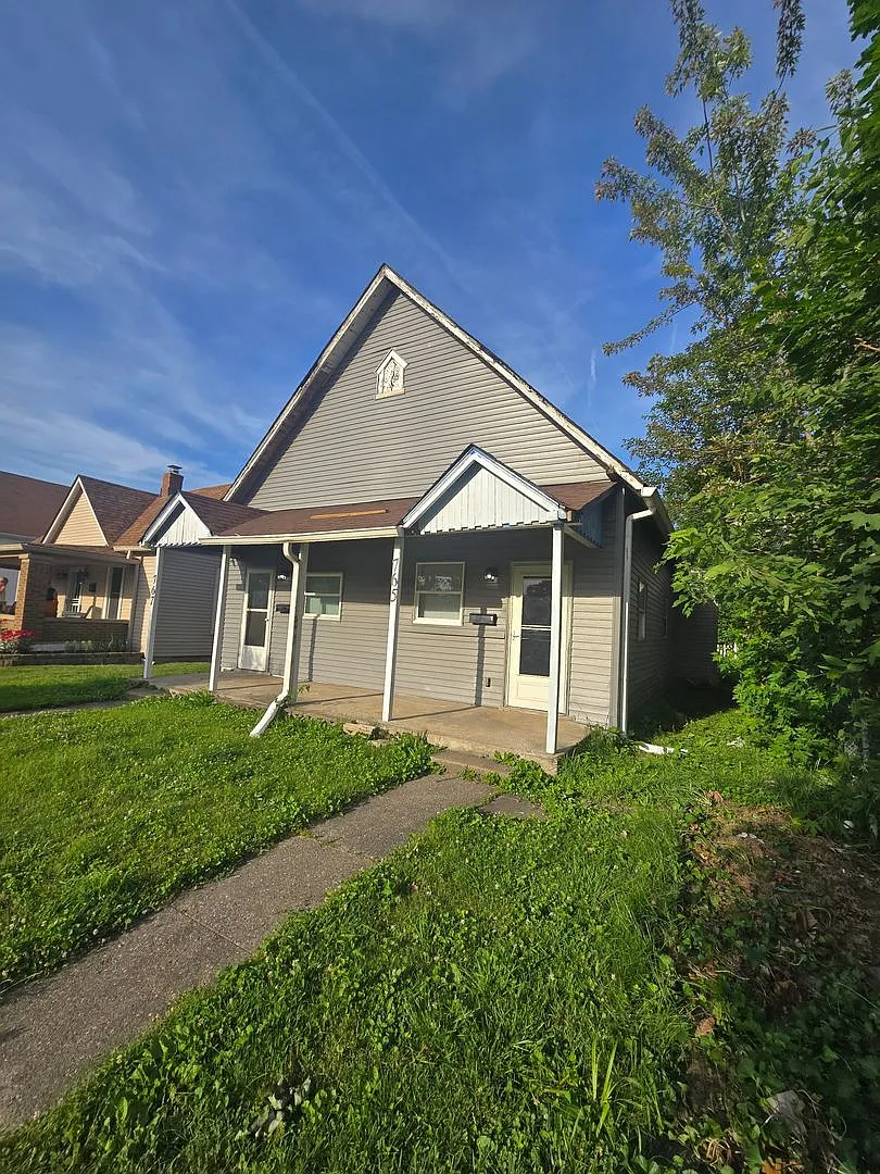 Studio Duplex located on the Westside near 10th St and White River Pkway Dr (Half off of 1st mont... — Photo 1