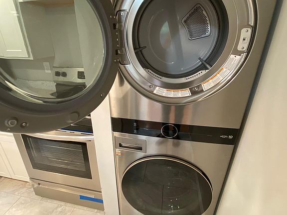 Washer dryer in unit