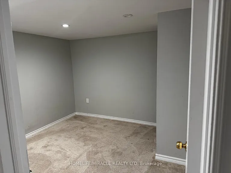 920 Willowdale Ave — Photo 15