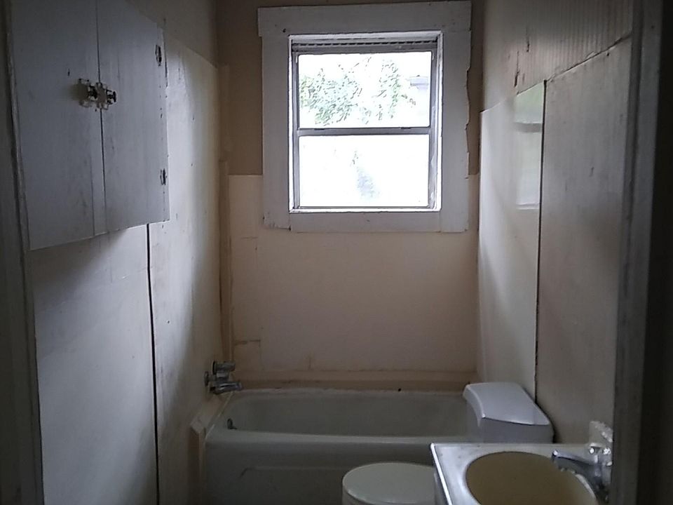 2nd image of 1717 Hill St APT C