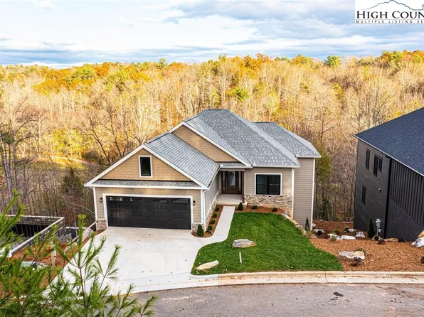 520 NE Park Way, Lenoir, NC 28645