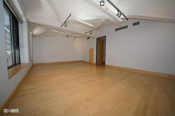 Rented by Citi Habitats | media 9