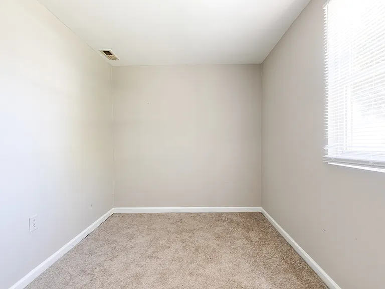142 Alview Ter — Photo 14