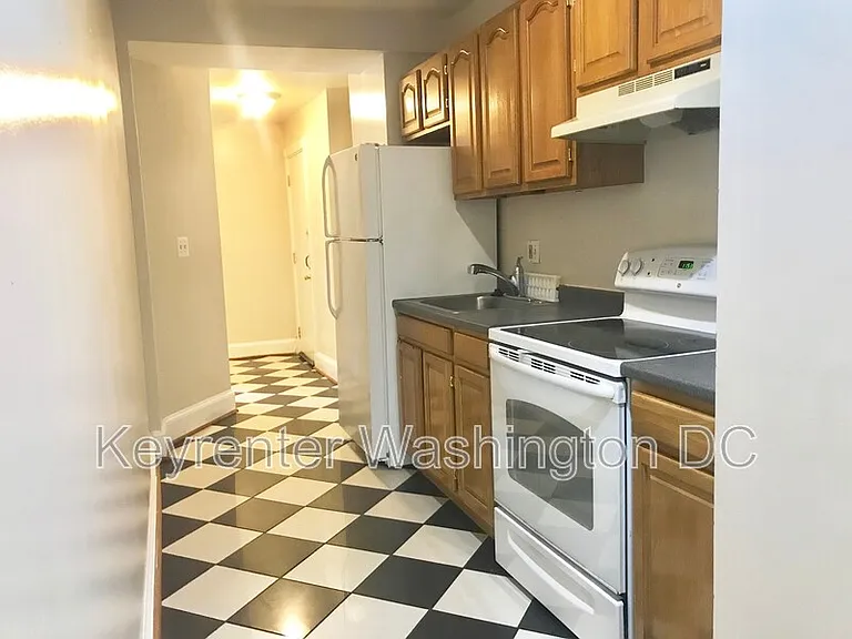 1700 W Virginia Ave NE #3 — Photo 3