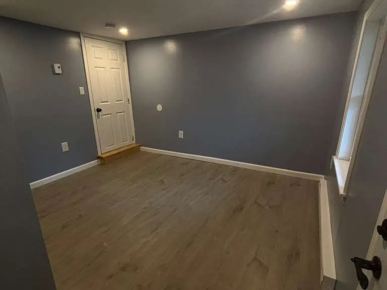 137 W Water St — Photo 29