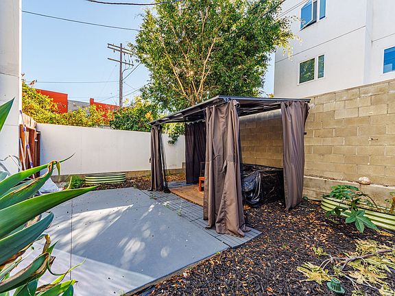 4th image of 1121 N Berendo St