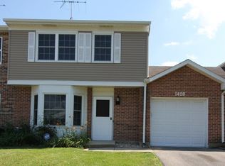 1428 Walnut Cir, Carol Stream, IL 60188