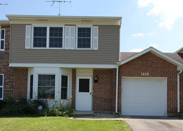 1428 Walnut Cir photo 1