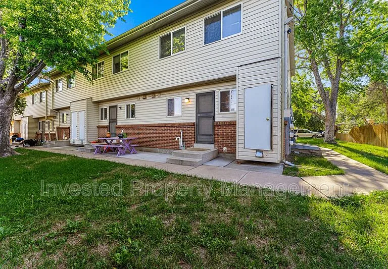 588 S Eaton St — Photo 14