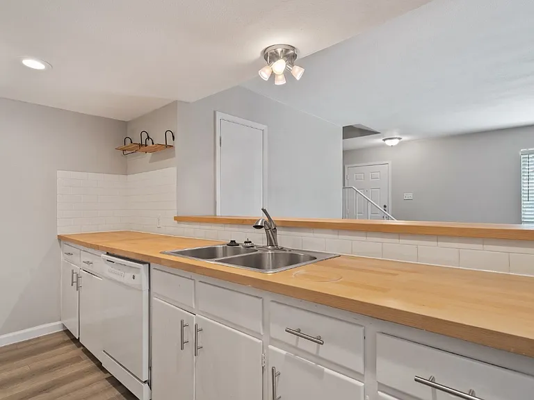 1813 Woodland Ave #A — Photo 6