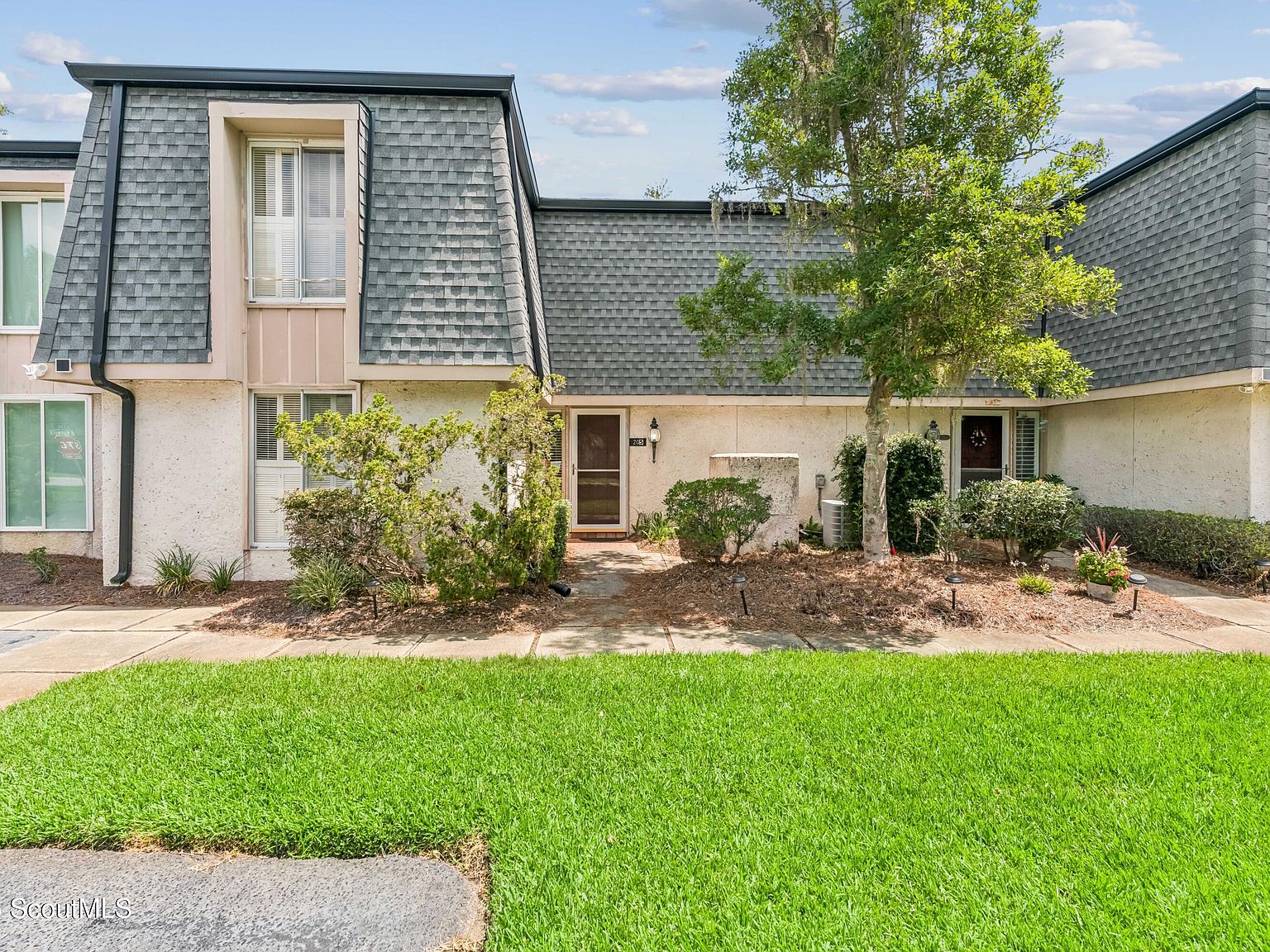 205 Palm Dr