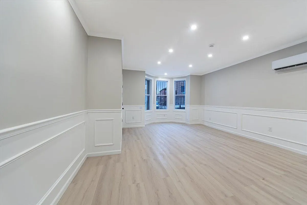 3 bed, 1100 sqft, $3,500 — Photo 3