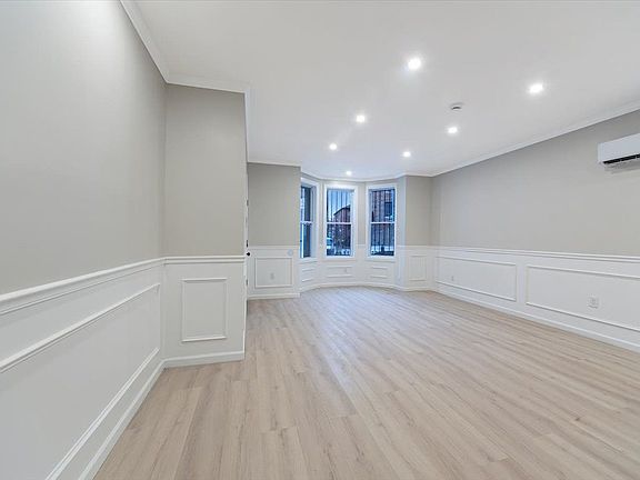 3rd image of 2430 Beaumont Ave #1