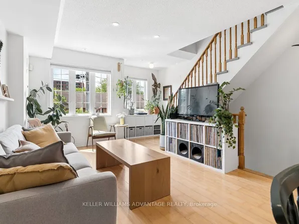 12 Connolly St, Toronto, ON M6N 5G3
