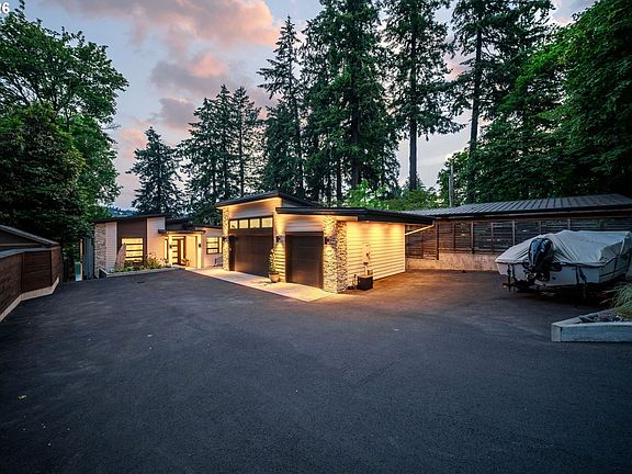 4th image of 18494 SE Willamette Dr