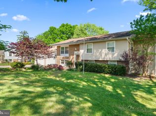 304 S Collier Ct, Sterling, VA 20164