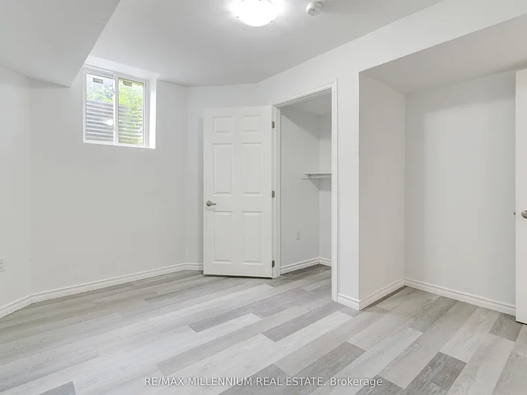481 Bessborough Dr — Photo 31