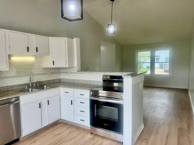 3821 Sherman Towne Dr — Photo 7