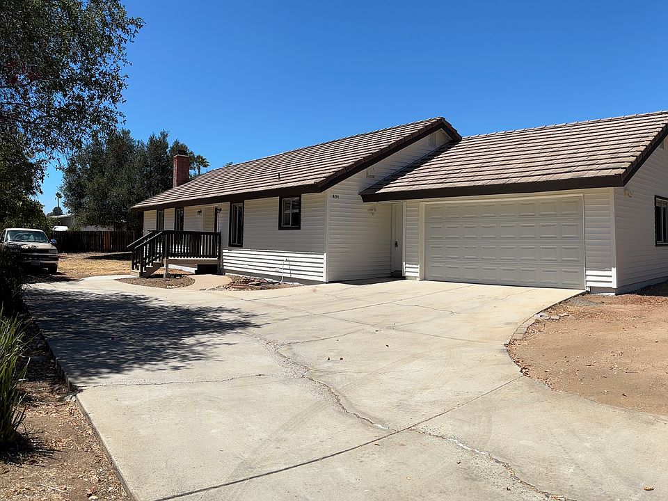 1st image of 834 Hillpark Ln