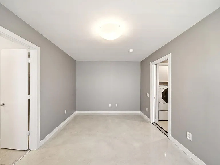 913 Saulnier St — Photo 16
