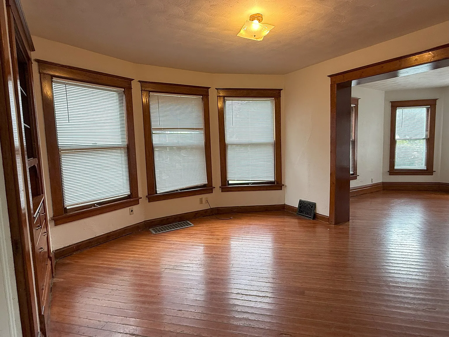 4 bed, 3029 sqft, $3,196 — Photo 4