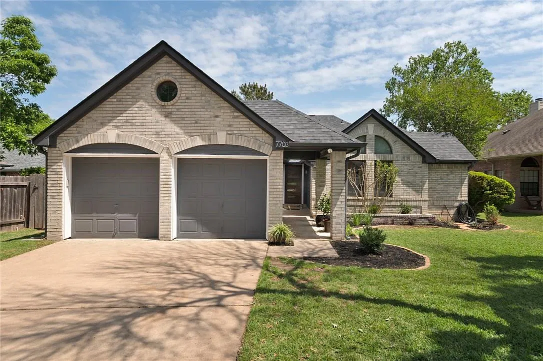4 bed, 2.0 bath, 1829 sqft, $3,300 — Photo 1