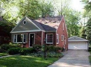 54 Devonshire Rd, Pleasant Ridge, MI 48069