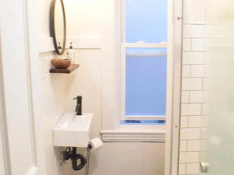 327 N Charlotte St — Photo 5