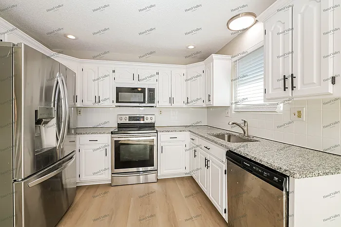 532 NE Wood Ct — Photo 6