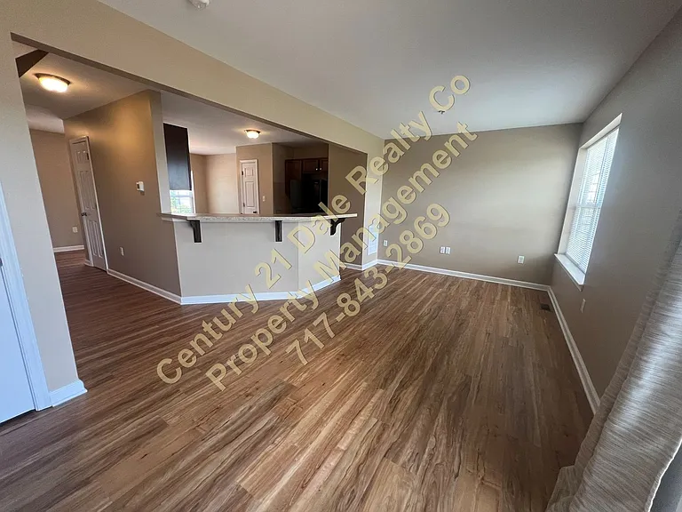 210 Royal Dr — Photo 7