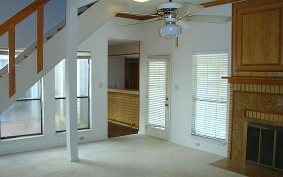 3rd image of 1501 Canterbury Ct