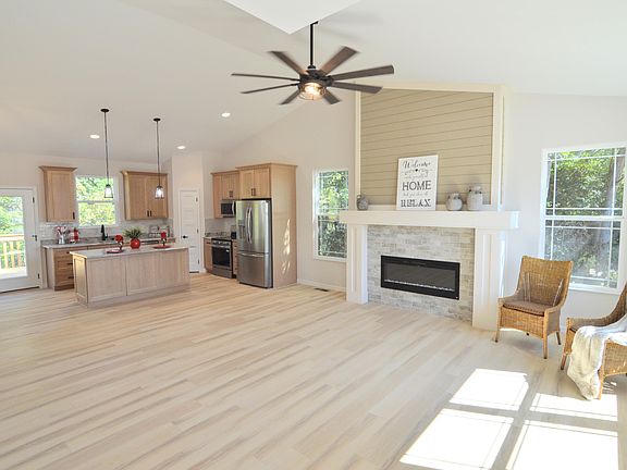 3rd image of 718 Ezra Dr