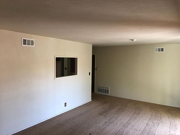 5th image of 1249 W D St