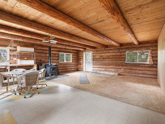 3rd image of 861 Pines Rd