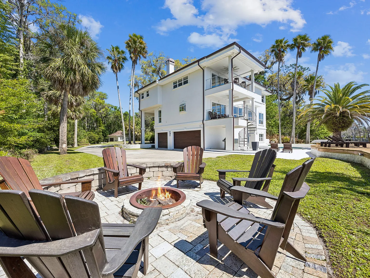 4 bed, 5800 sqft, $15,000 — Photo 3