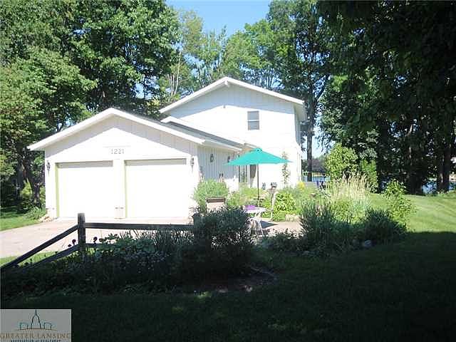 1st image of 1221 W Geneva Dr