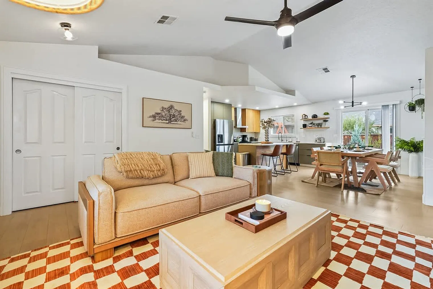 3 bed, 2.0 bath, $7,165 — Photo 2