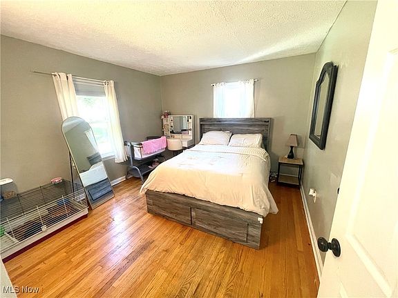 4th image of 2119 Beach Dr