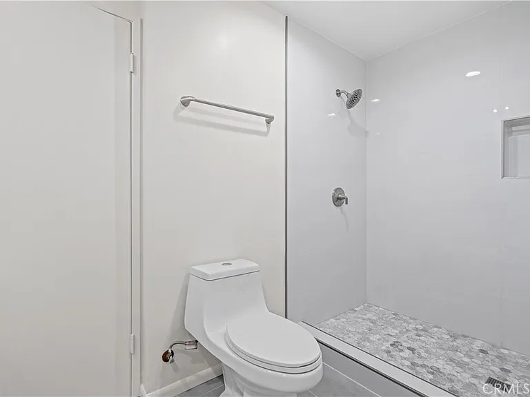 1019 E Walnut Ave — Photo 25